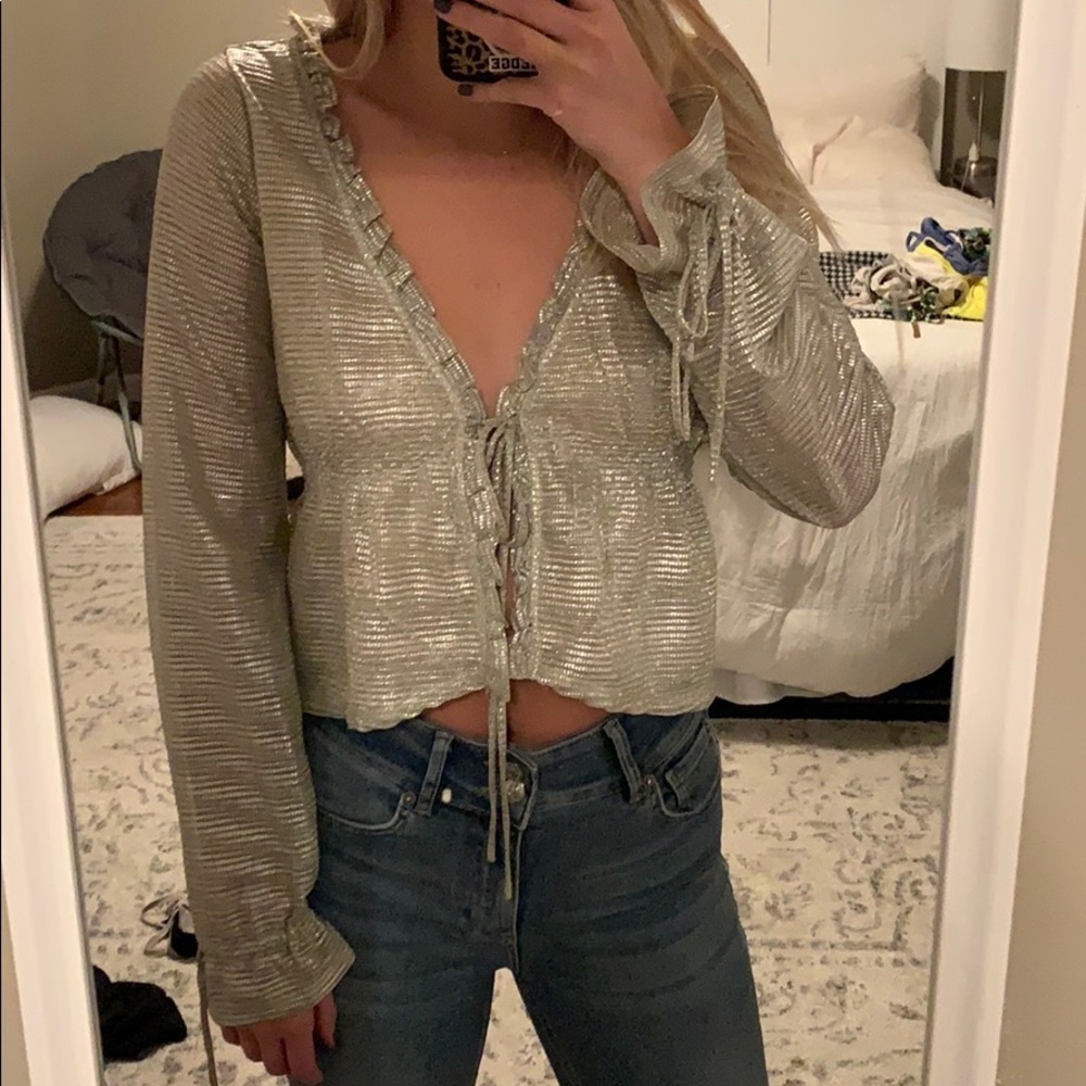 Line and dot silver tie top!